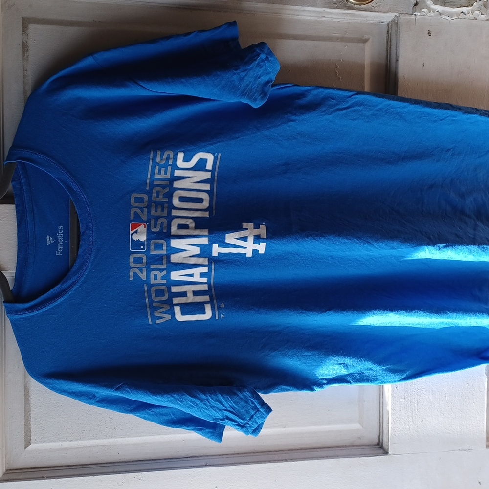 World Series Champion LA Blue and White size Large 💙